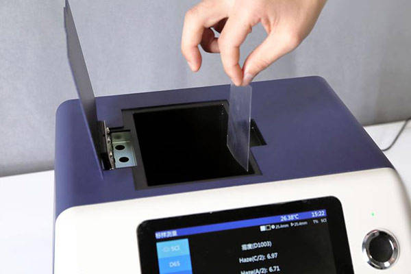 Haze meter measures haze and transmittance